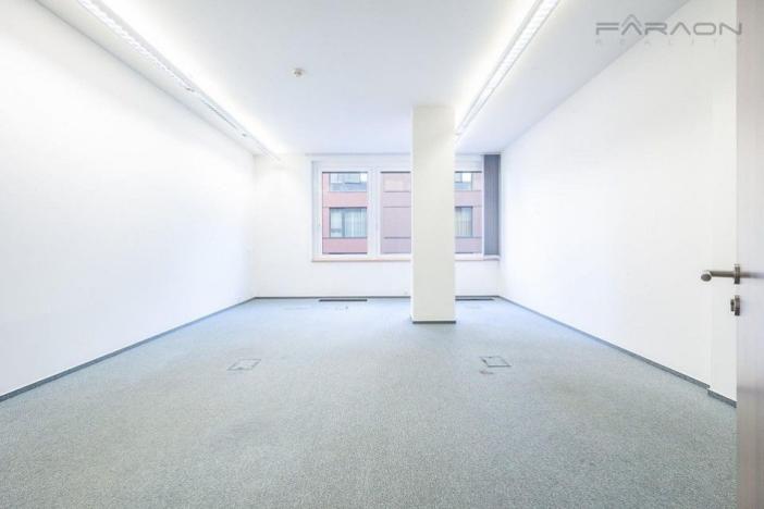 Pronájem kanceláře, Praha - Karlín, Pobřežní, 239 m2