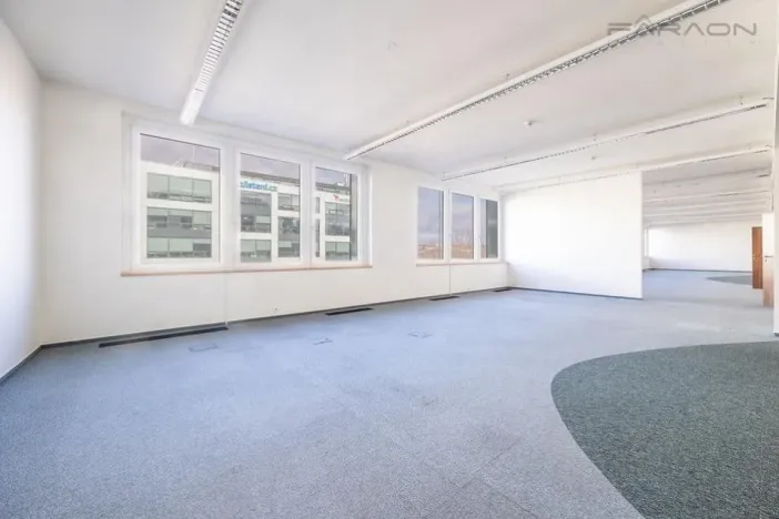 Pronájem kanceláře, Praha - Karlín, Pobřežní, 239 m2