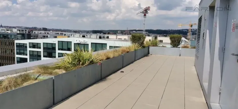 Pronájem kanceláře, Praha - Karlín, Pobřežní, 239 m2