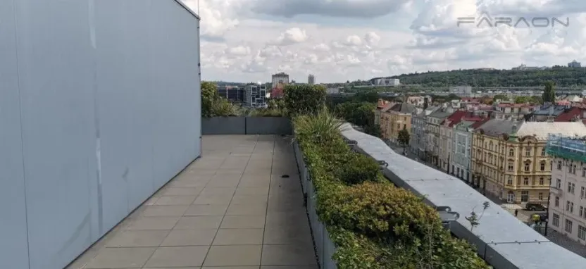 Pronájem kanceláře, Praha - Karlín, Pobřežní, 239 m2