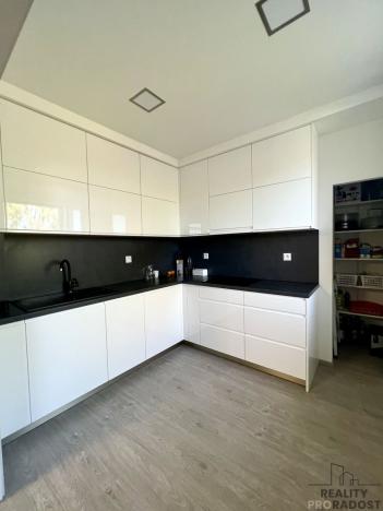 Prodej bytu 3+1, Jesenice, 96 m2