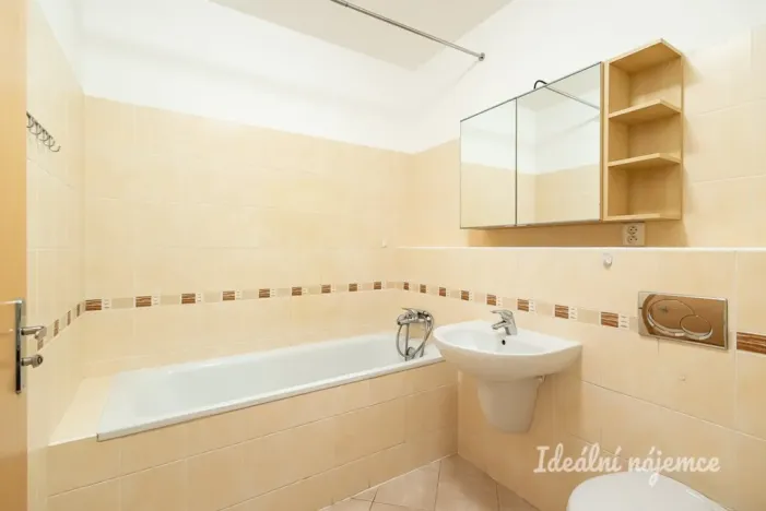 Pronájem bytu 1+kk, Praha - Kunratice, Za valem, 42 m2