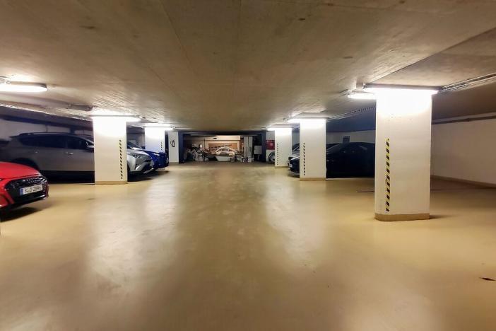 Prodej garážového stání, Praha - Břevnov, Nad motolskou nemocnicí, 400 m2