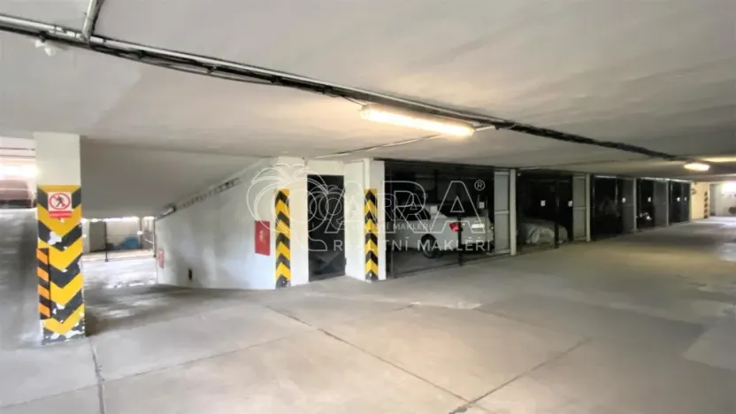 Prodej garážového stání, Brno, Loosova, 12 m2