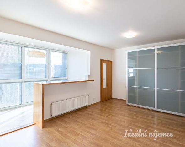 Pronájem bytu 2+kk, Praha - Hloubětín, Nademlejnská, 38 m2