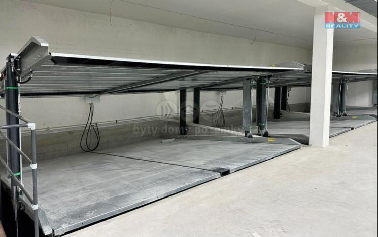 Pronájem garážového stání, Plzeň, Na Jíkalce, 15 m2