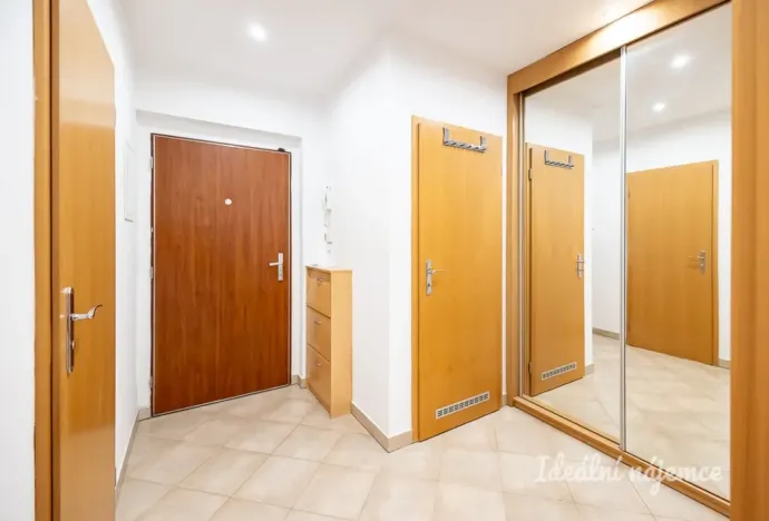 Pronájem bytu 2+kk, Praha - Záběhlice, Velenovského, 53 m2