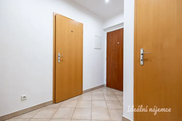 Pronájem bytu 2+kk, Praha - Záběhlice, Velenovského, 53 m2