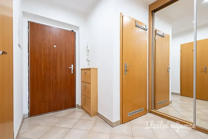 Pronájem bytu 2+kk, Praha - Záběhlice, Velenovského, 53 m2