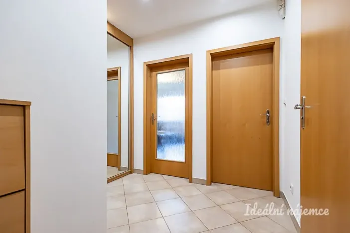 Pronájem bytu 2+kk, Praha - Záběhlice, Velenovského, 53 m2