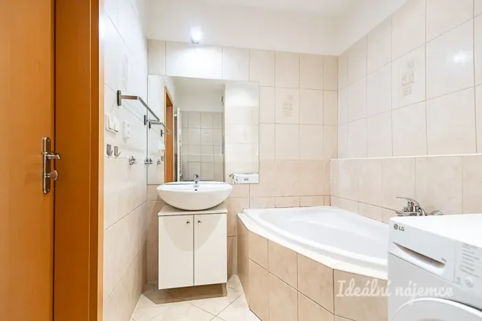 Pronájem bytu 2+kk, Praha - Záběhlice, Velenovského, 53 m2