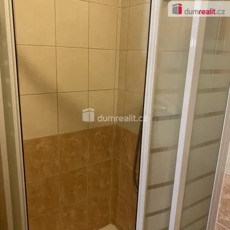 Pronájem bytu 1+kk, Praha - Kobylisy, Zenklova, 19 m2