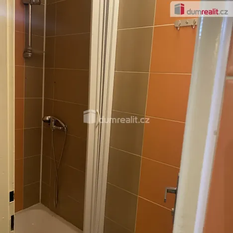 Pronájem bytu 1+kk, Praha - Kobylisy, Zenklova, 19 m2