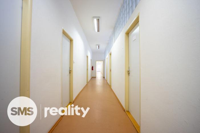 Pronájem kanceláře, Krnov - Pod Bezručovým vrchem, Revoluční, 328 m2