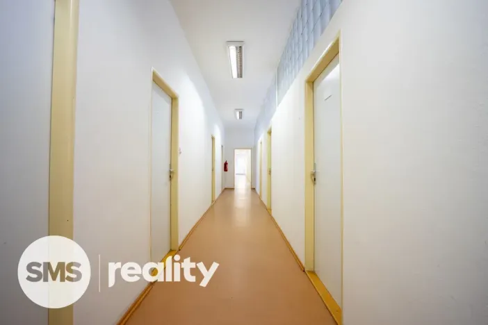 Pronájem kanceláře, Krnov - Pod Bezručovým vrchem, Revoluční, 328 m2