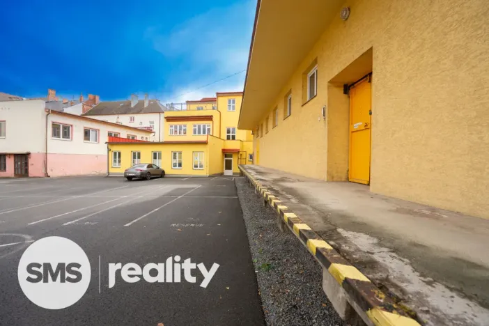 Pronájem kanceláře, Krnov - Pod Bezručovým vrchem, Revoluční, 328 m2