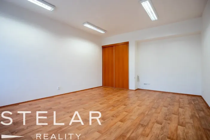 Pronájem kanceláře, Krnov - Pod Bezručovým vrchem, Revoluční, 328 m2