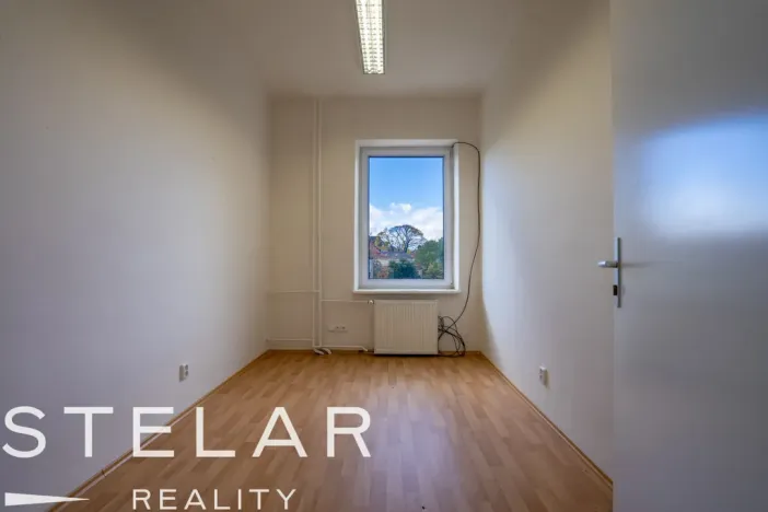 Pronájem kanceláře, Krnov - Pod Bezručovým vrchem, Revoluční, 328 m2