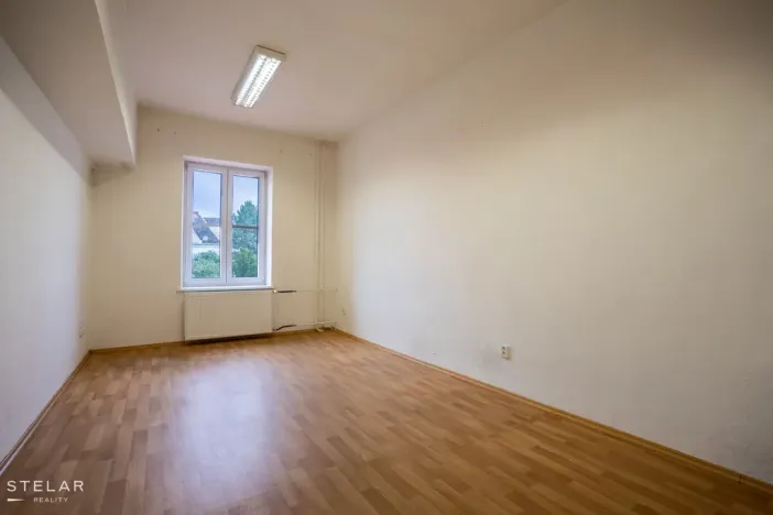 Pronájem kanceláře, Krnov - Pod Bezručovým vrchem, Revoluční, 328 m2