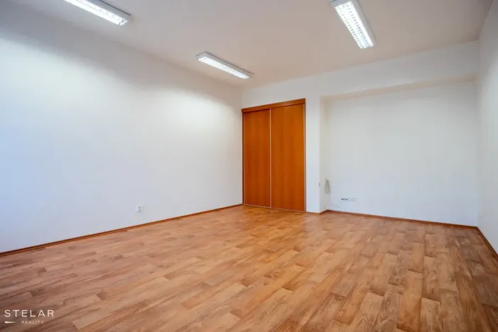 Pronájem kanceláře, Krnov - Pod Bezručovým vrchem, Revoluční, 328 m2