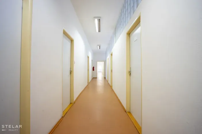 Pronájem kanceláře, Krnov - Pod Bezručovým vrchem, Revoluční, 328 m2