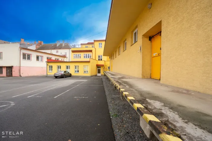 Pronájem kanceláře, Krnov - Pod Bezručovým vrchem, Revoluční, 328 m2