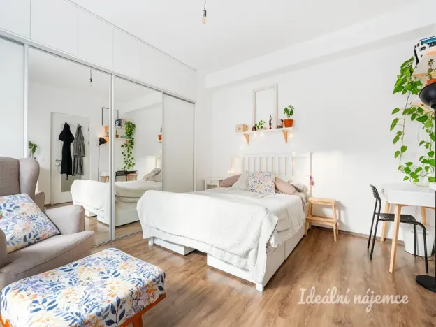 Pronájem bytu 2+kk, Praha - Vršovice, Košická, 48 m2