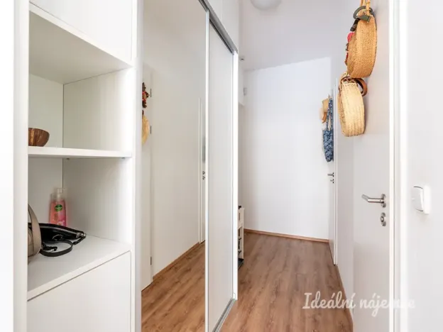 Pronájem bytu 2+kk, Praha - Vršovice, Košická, 48 m2