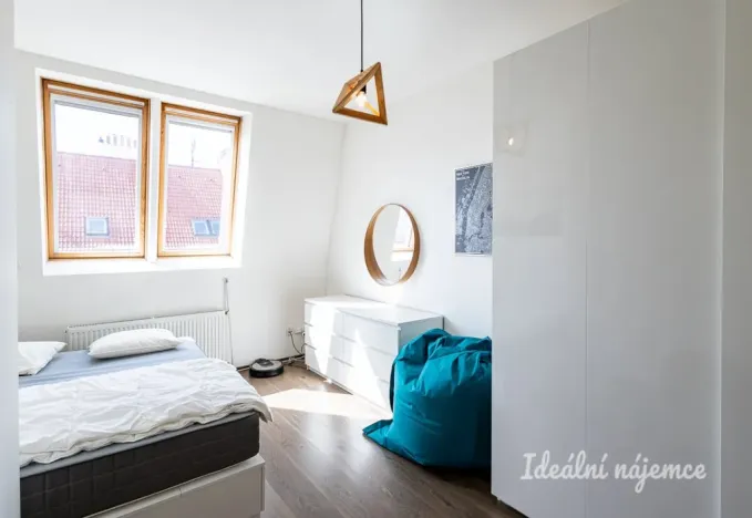 Pronájem bytu 2+kk, Praha - Žižkov, Biskupcova, 44 m2