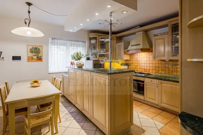 Prodej činžovního domu, Praha - Kunratice, Kálmánova, 715 m2