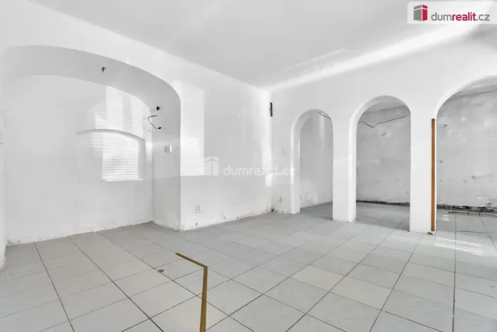 Prodej rodinného domu, Bečov nad Teplou, nám. 5. května, 246 m2