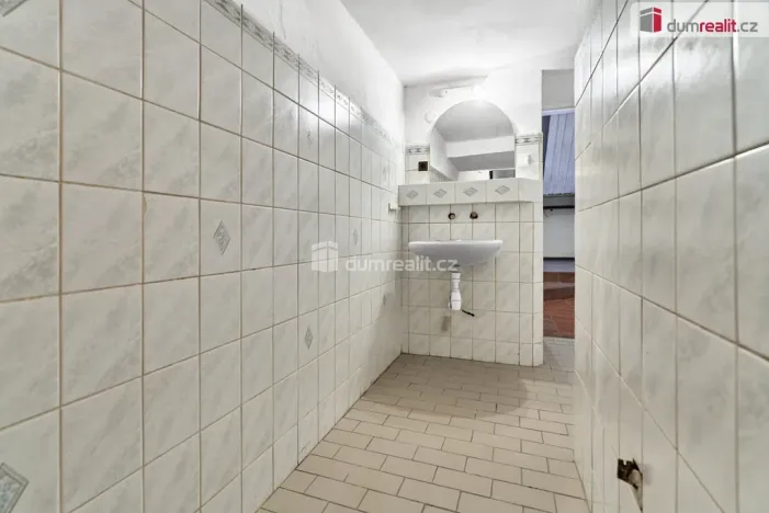 Prodej rodinného domu, Bečov nad Teplou, nám. 5. května, 246 m2