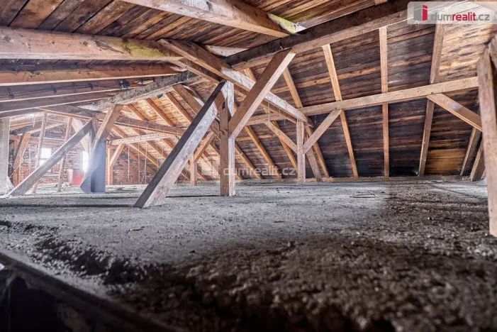 Prodej rodinného domu, Bečov nad Teplou, nám. 5. května, 246 m2