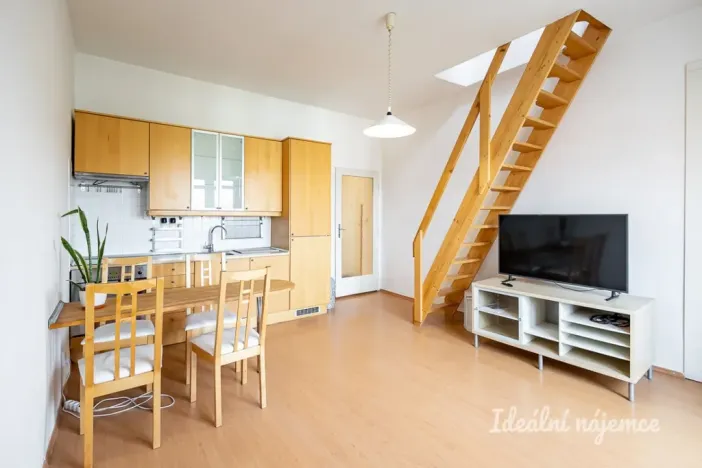 Pronájem bytu 2+kk, Praha - Nusle, Vyšší, 46 m2