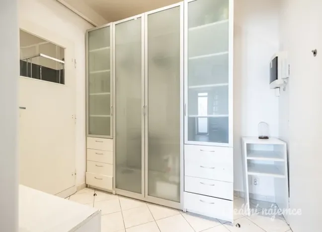 Pronájem bytu 2+kk, Praha - Nusle, Vyšší, 46 m2