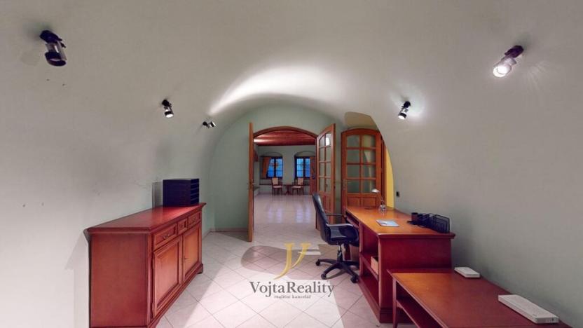 Pronájem atypického bytu, Olomouc, Purkrabská, 360 m2