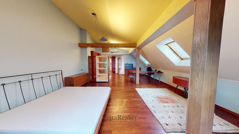 Pronájem atypického bytu, Olomouc, Purkrabská, 360 m2