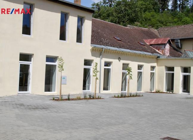 Pronájem obchodního prostoru, Třebíč - Vnitřní Město, Karlovo nám., 322 m2