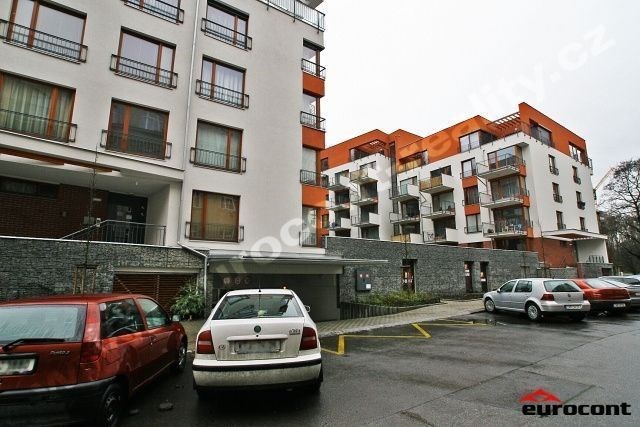 Pronájem garážového stání, Praha - Košíře, Pod Kavalírkou, 10 m2