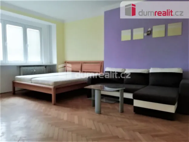 Pronájem bytu 1+1, Kralupy nad Vltavou - Lobeček, nám. Mládežníků, 38 m2