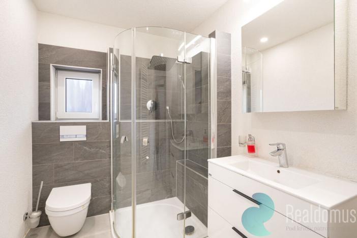 Prodej obchodního prostoru, Český Krumlov, Nádražní, 2656 m2