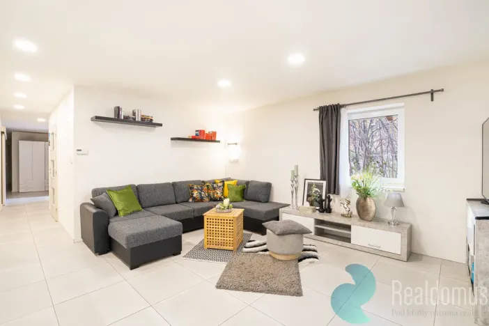 Prodej obchodního prostoru, Český Krumlov, Nádražní, 2656 m2