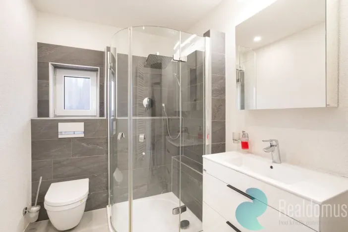 Prodej obchodního prostoru, Český Krumlov, Nádražní, 2656 m2