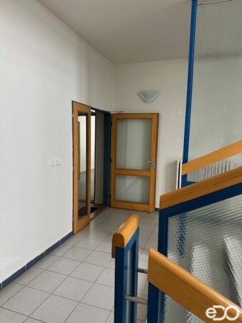 Pronájem kanceláře, Hradec Králové, Bratří Štefanů, 360 m2