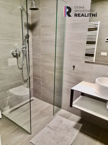 Pronájem bytu 1+kk, Zlín, Lorencova, 42 m2