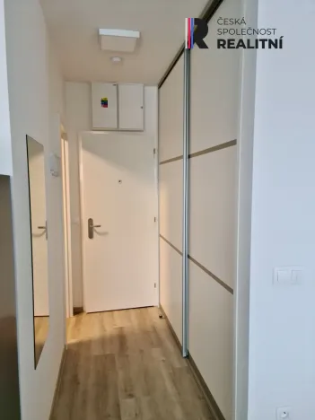 Pronájem bytu 1+kk, Zlín, Lorencova, 42 m2
