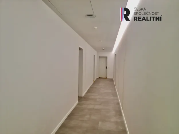 Pronájem bytu 1+kk, Zlín, Lorencova, 42 m2