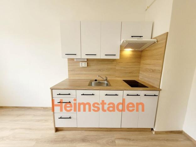 Pronájem bytu 1+kk, Havířov - Město, Hlavní třída, 21 m2