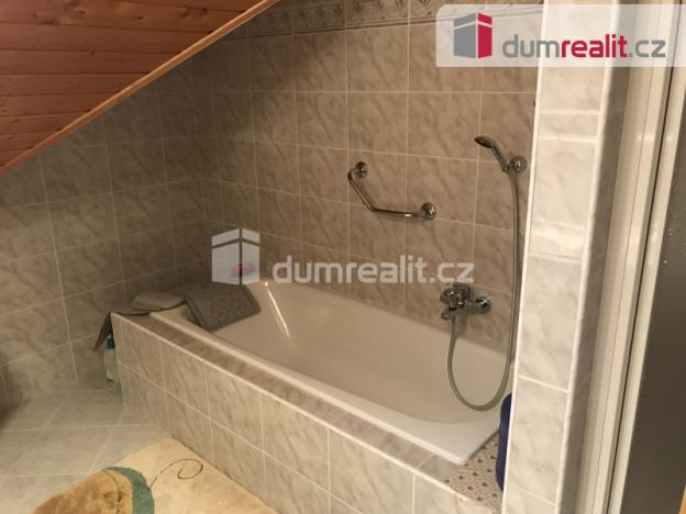 Pronájem bytu 3+1, Valy, Na Stráni, 120 m2