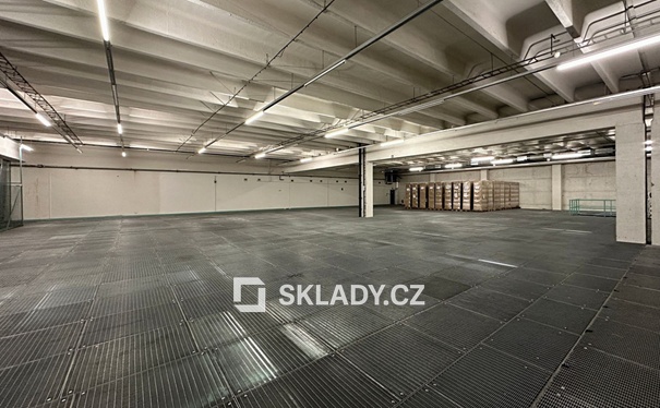 Pronájem skladu, Hradec Králové, 2800 m2